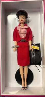 2018 Signature Silkstone Barbie Reproduction Busy Gal NRFB FXF26